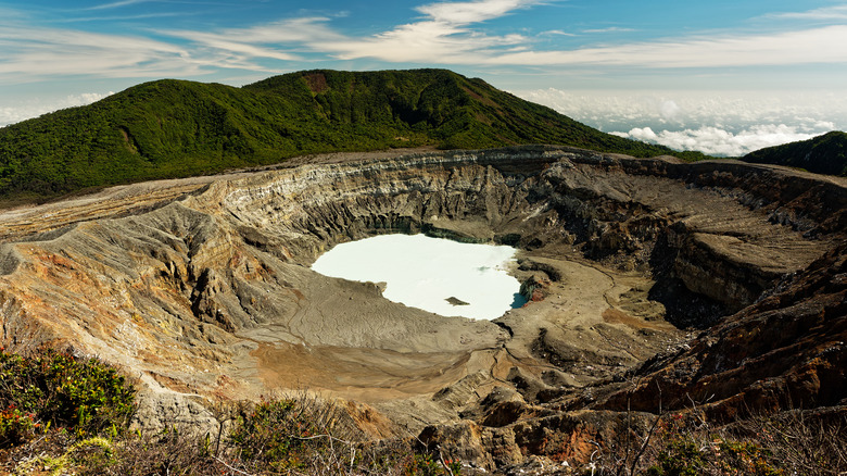 The lifeless scar around Laguna Caliente