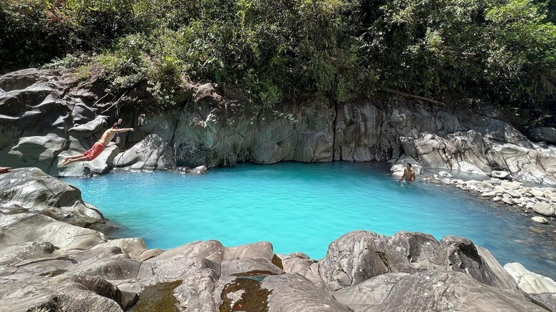 Man jumps into blue pool