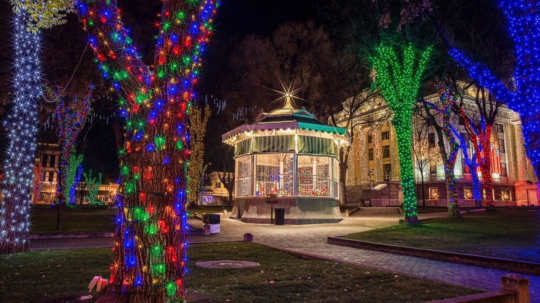 Courthouse Plaza in Prescott, AZ decorated for Christmas.