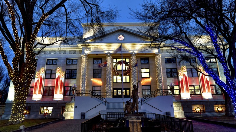 Yavapai County Courthouse in Prescott, AZ, decorated and lit for Christmas.