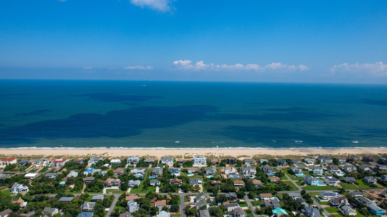 view of sandbridge beach houses and shore