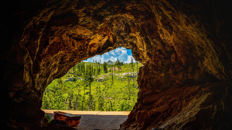 One Of The World's Longest Caves Is A Hidden South Dakota Crystal ...