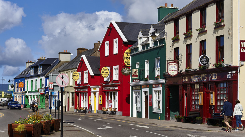 The colorful pubs and streets of Dingle