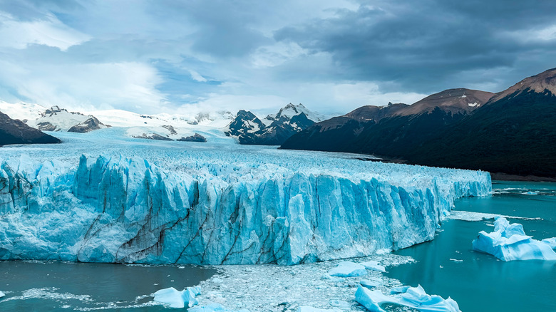 A wall of ice over a lake