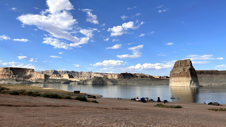 Lone Rock Beach in Utah with campers at the shore