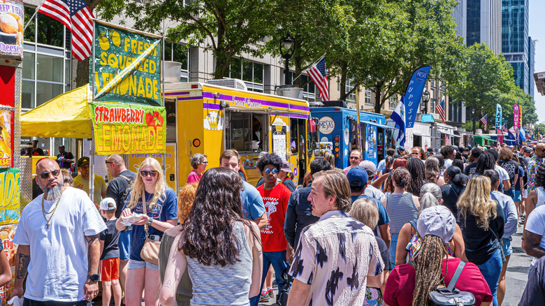 Crowd attending food truck rodeo in Raleigh, North Carolina