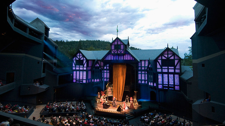 Actors perforning at the open-air Allen Elizabethan Theatre in Ashland, Oregon