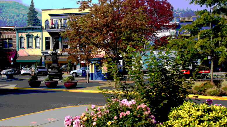 Trees and colorful buildings in Ashland, Oregon