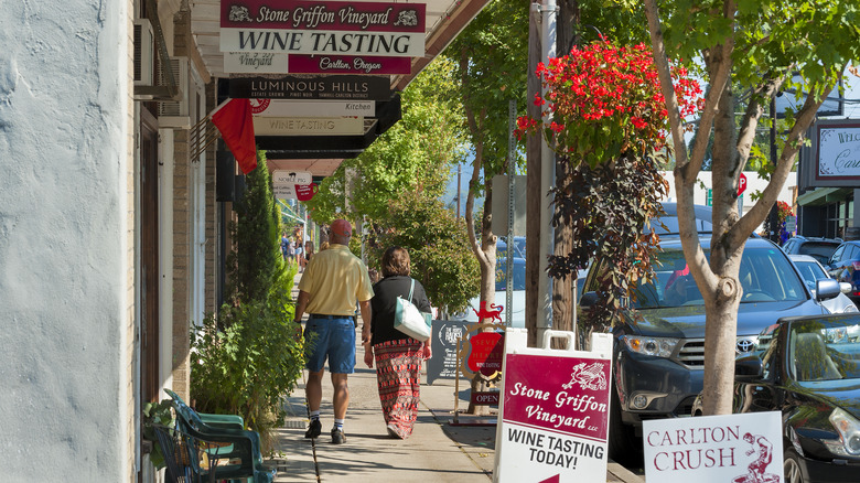 wine tasting rooms in Carlton, Oregon