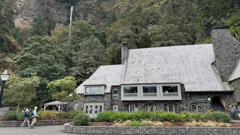 Multnomah Falls Lodge