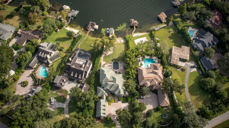 Large houses by a lake in Orlando, Florida