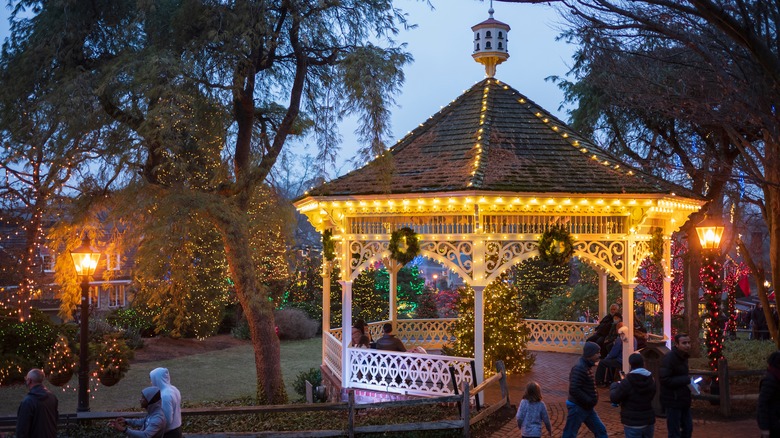 Holiday lights at Peddler's Village, PA