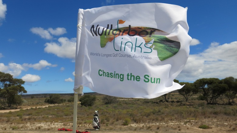 Nullarbor Links golf course flag and hole