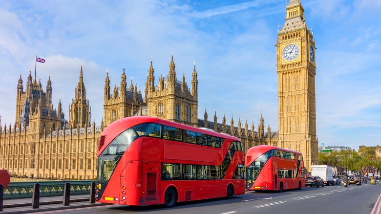 Tour bus in front of Parliament