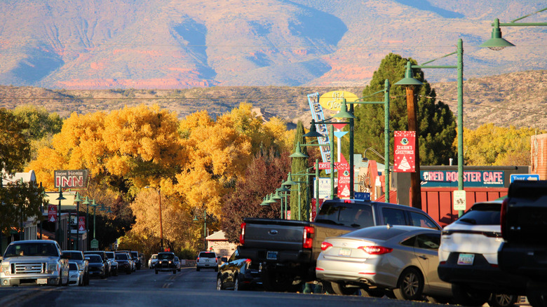 Street view of buildings in Cottonwood, Arizona