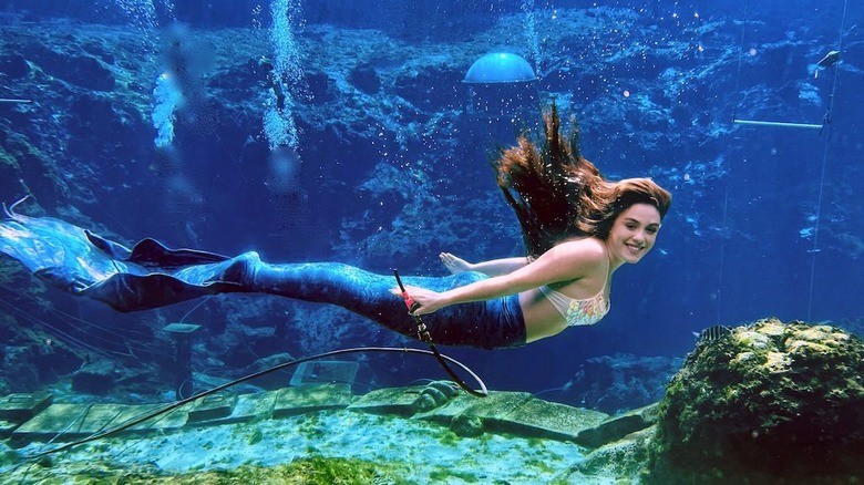 Mermaid Gianna swimming