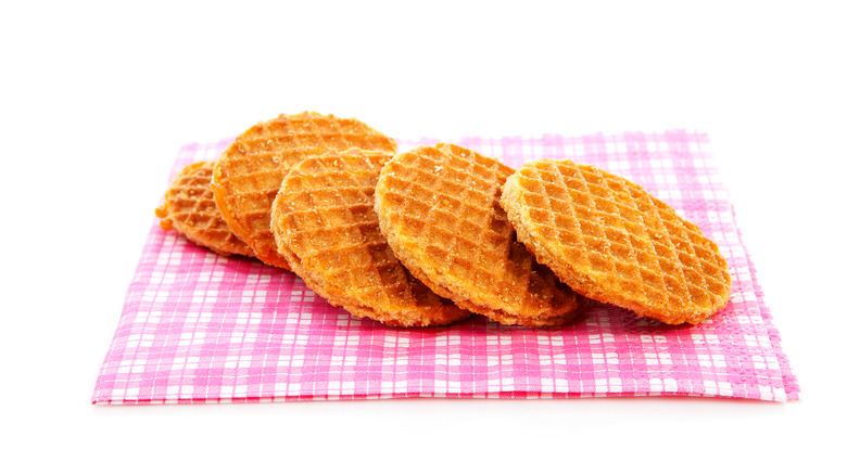 Five stroopwafel cookies on red checkered napkins