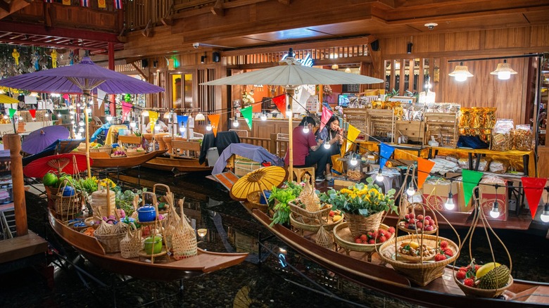 Indoor floating market in IconSiam