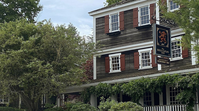 Historic Red Lion Inn in Cohasset, Massachusetts