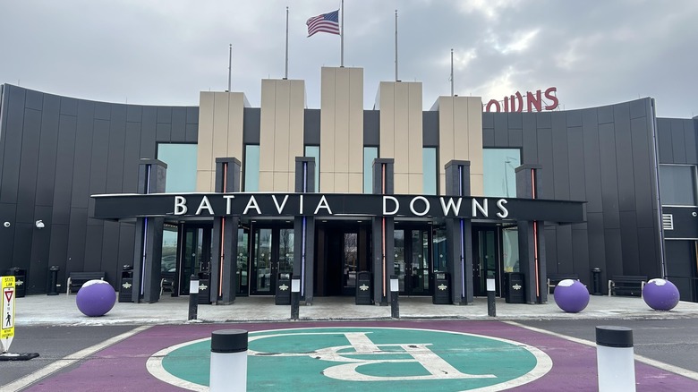 The outside of Batavia Downs Gaming & Hotel