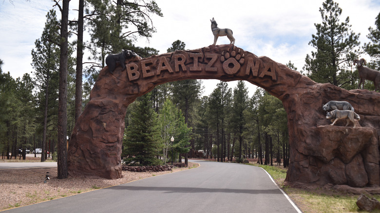 Arched entrance to Bearizona Wildlife Park in Arizona