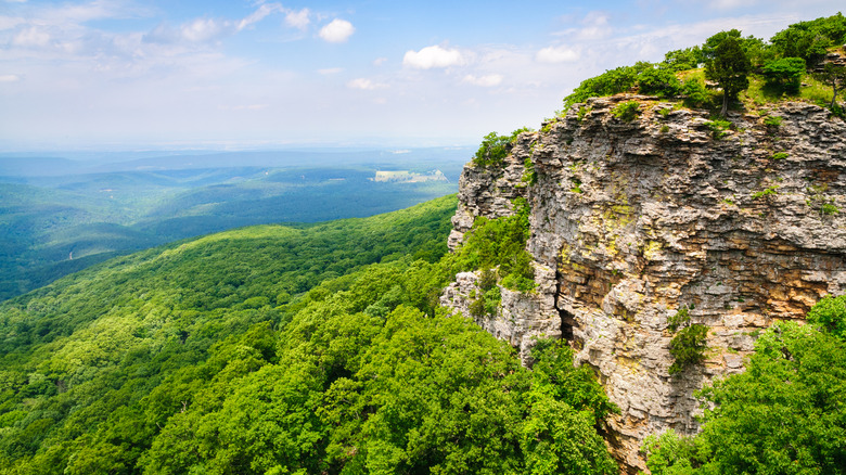 Rocky cliffs along Arkansas's highest point at Mount Magazine State Park