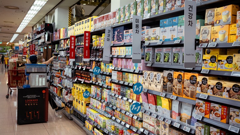 grocery store aisle in Korea