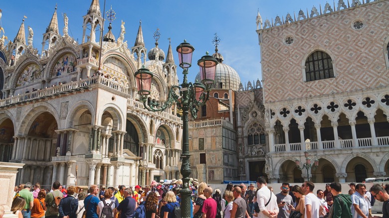 Tourist crowds in St Mark's Square 