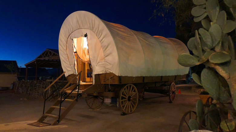 A Covered wagon leaves the light on for you at Williams / Exit 167 / circle pines KOA