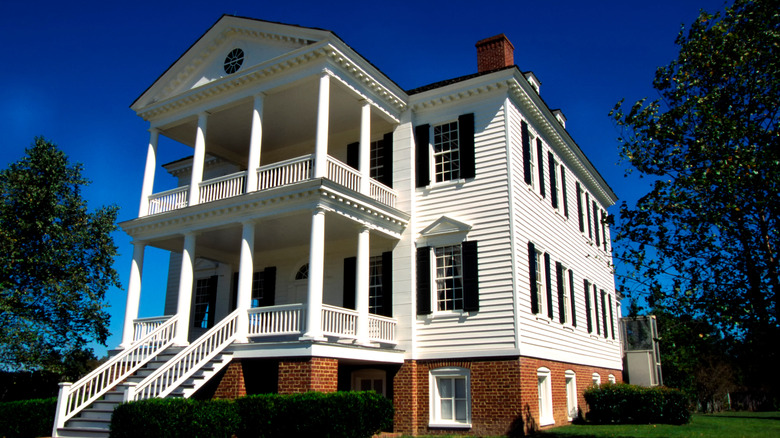 Exterior of the Kershaw-Cornwallis house with trees and blue sky