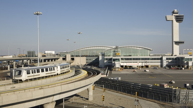 JFK airport and airtrain