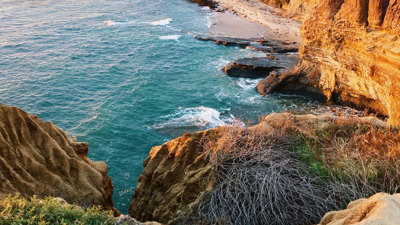 A view of the pacific ocean and sandstone cliffs at Sunset Cliffs Natural Park