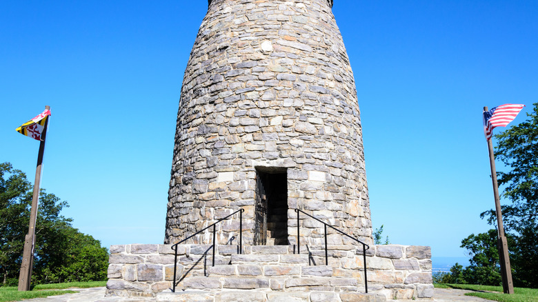 The stone Washington Monument in the state park in Maryland