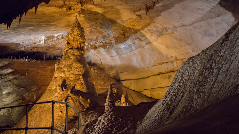 An atrium of rock formations inside Blanchard Springs Caverns