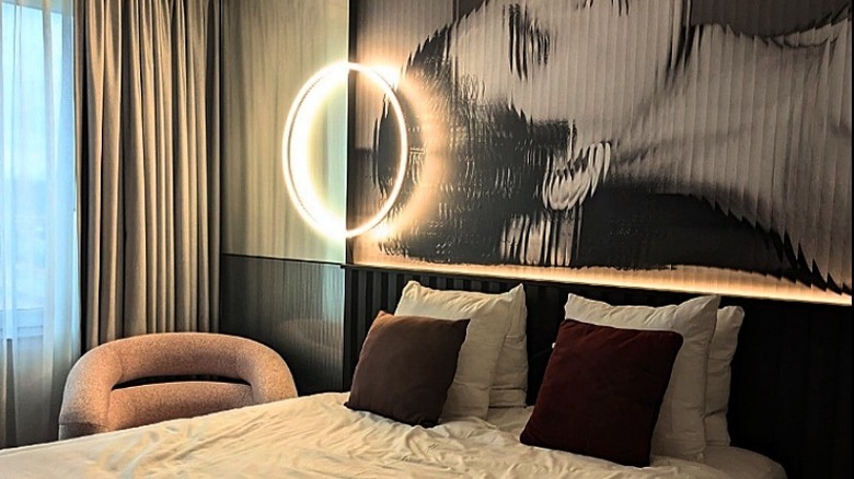 An example of an abstract mural and LED lighting found in Tribe Amsterdam City rooms.