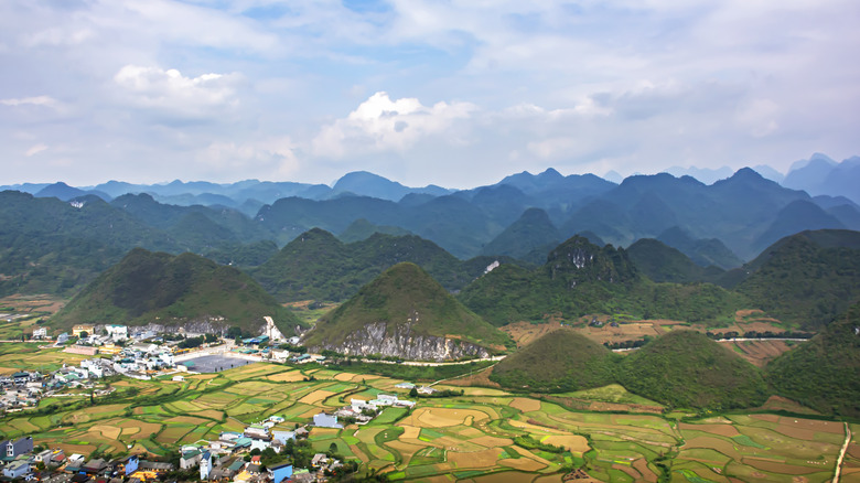 the mountains around Ha Giang