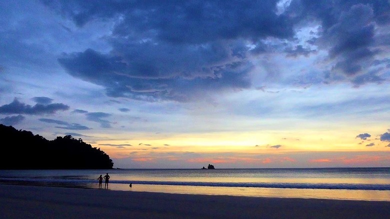 A distant couple on Ao Yai Beach, Koh Phayam