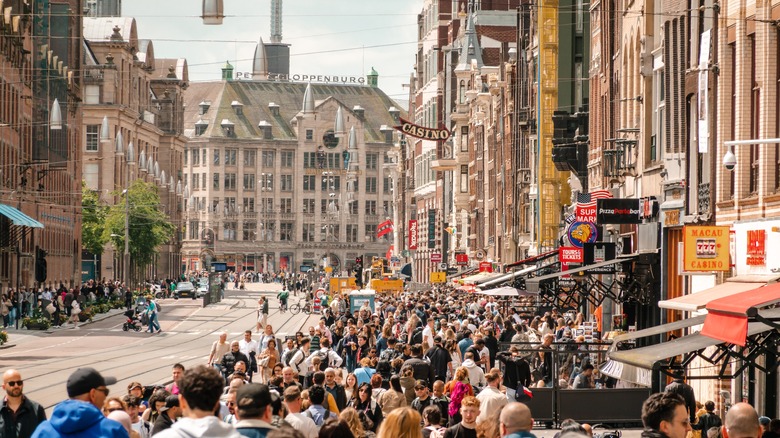 Crowds near Peek & Cloppenburg Amsterdam