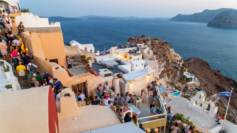 Crowded paths in Santorini