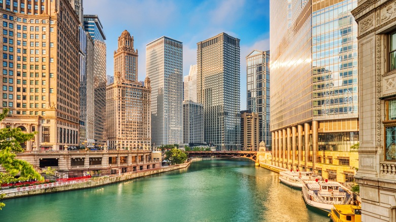 Chicago Riverwalk buildings