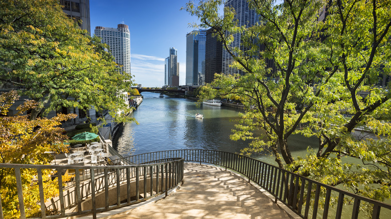 path to Chicago Riverwalk