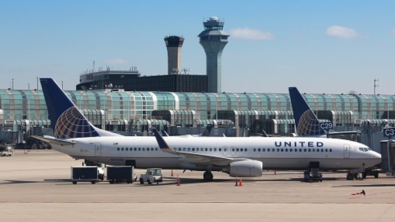 United airplane at Chicago O'Hare International Airport