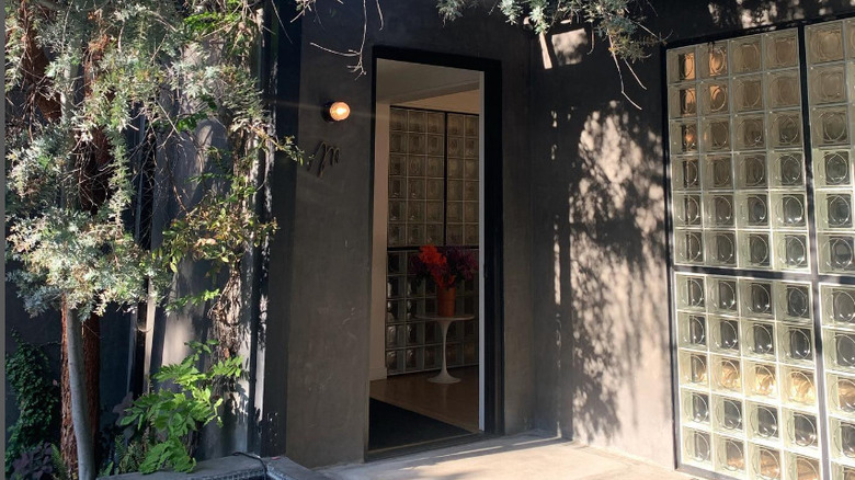 the front door to Mare Salon