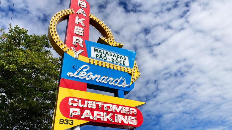 Leonard's bakery sign outside