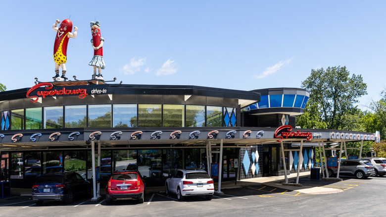 Exterior of Superdawg in Chicago