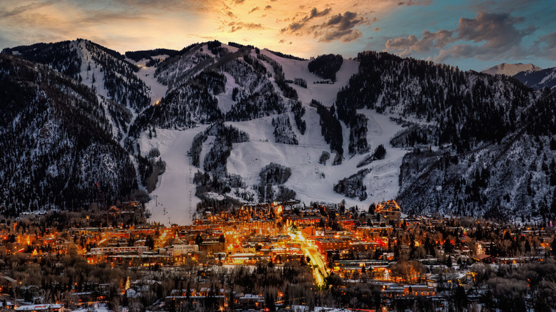 A sunset skyline of Aspen, Colorado