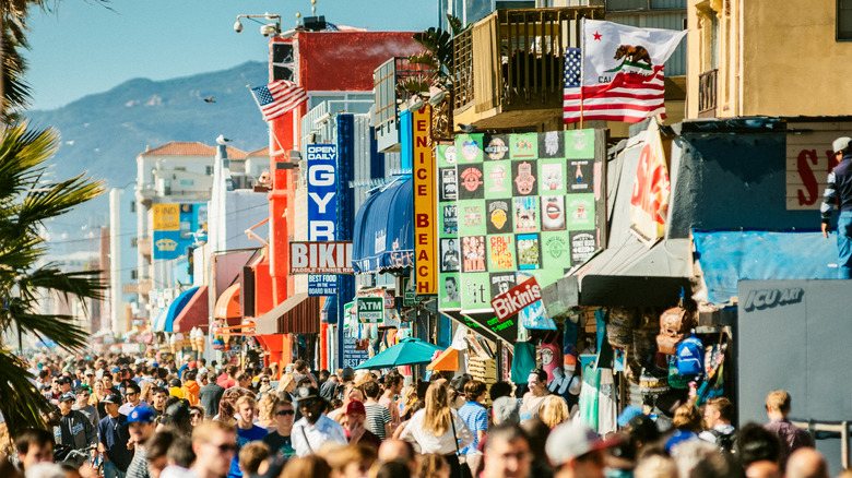 crowds on the Venice Beach Boardwalk