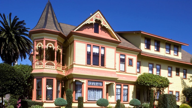 Exterior of Gingerbread Mansion Inn, California