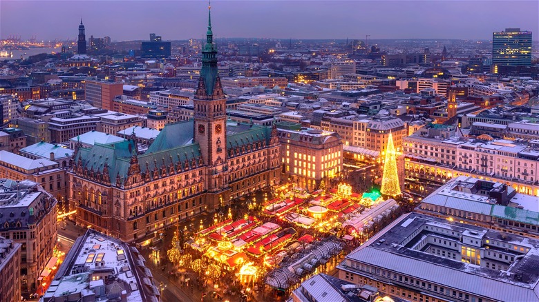 Hamburg rathaus