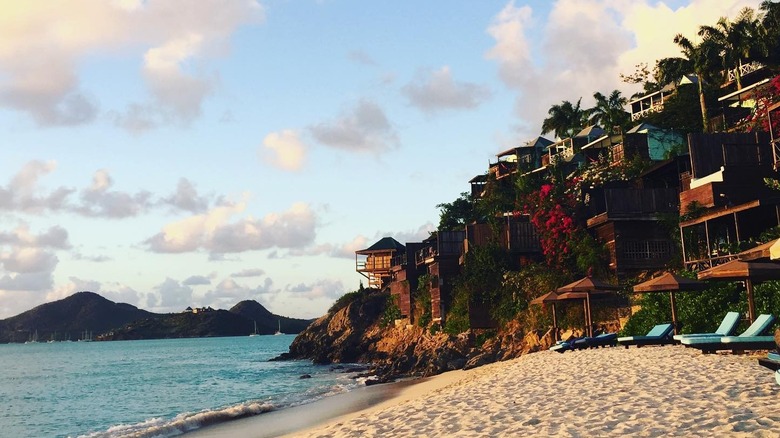 Beach and cottages at Cocos Hotel Antigua